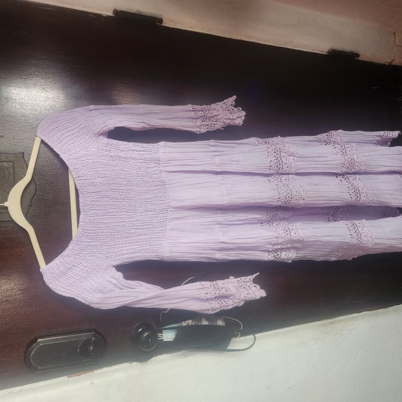 Dresses & Skirts - Guess peasant dress